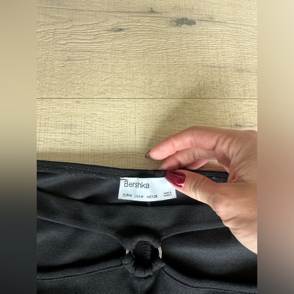 Cut out flare pants - Picture 4 of 5